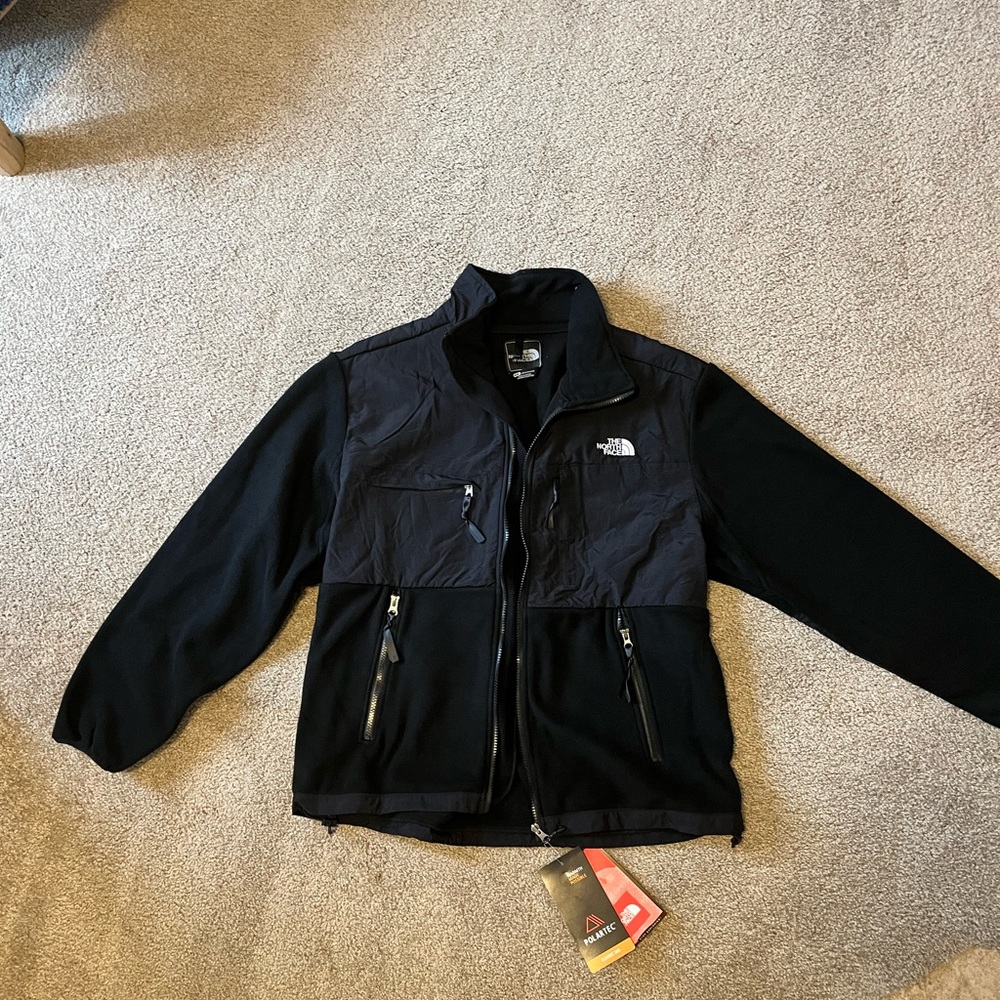 Men’s Denali fleece Jacket in Black.